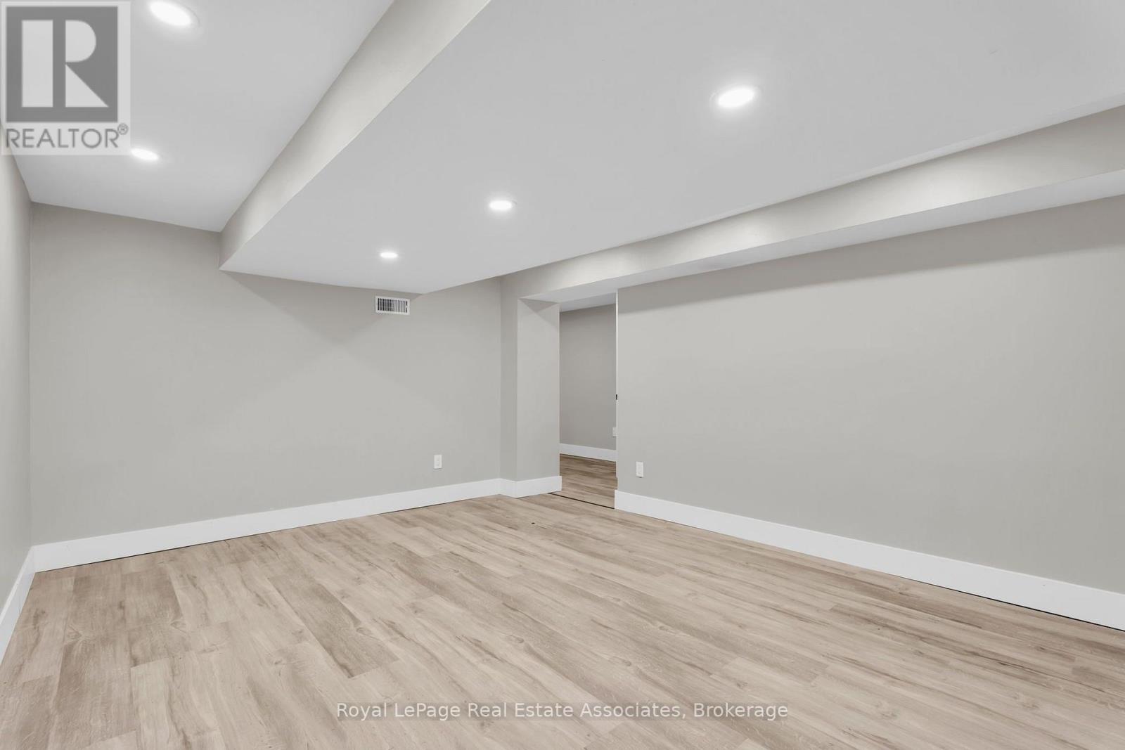 526 KING STREET E - 8