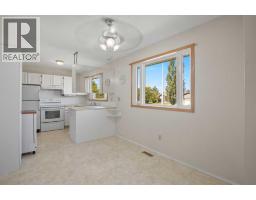 Sunroom - 3706 51 Avenue, Innisfail, AB T4G1H6 Photo 8