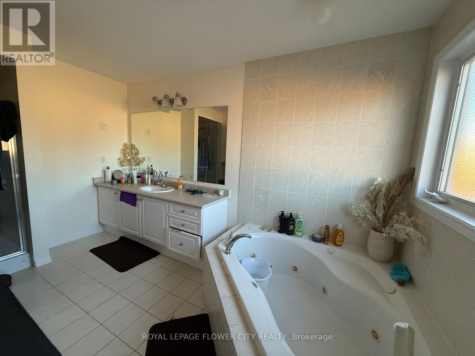 41 Cape Dorset Crescent — photo 25