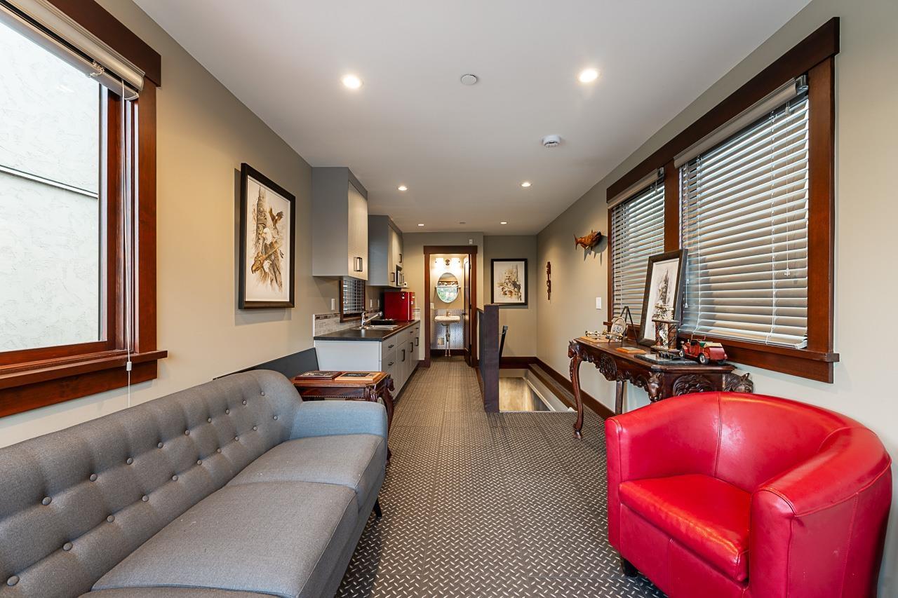 1117 PARKER STREET, White Rock