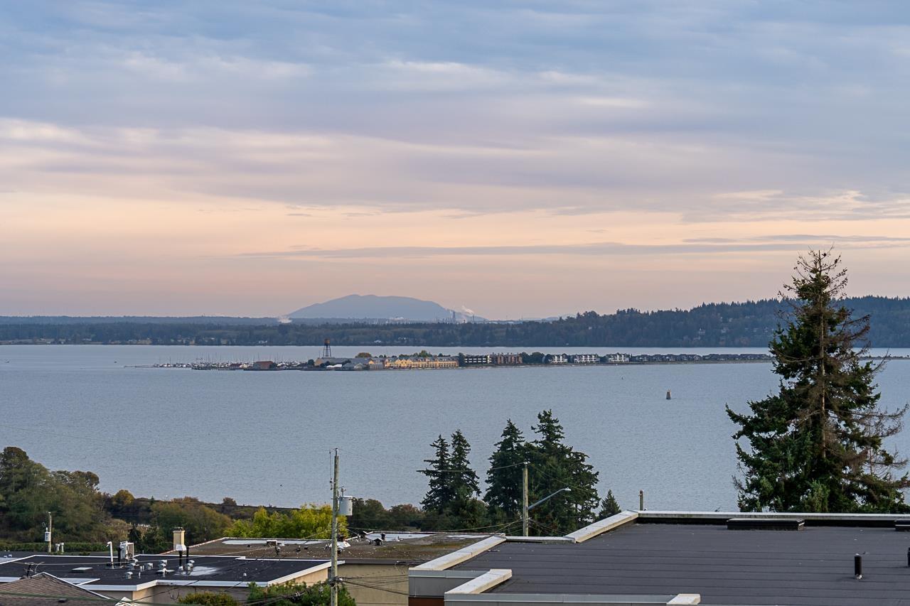 1117 PARKER STREET, White Rock