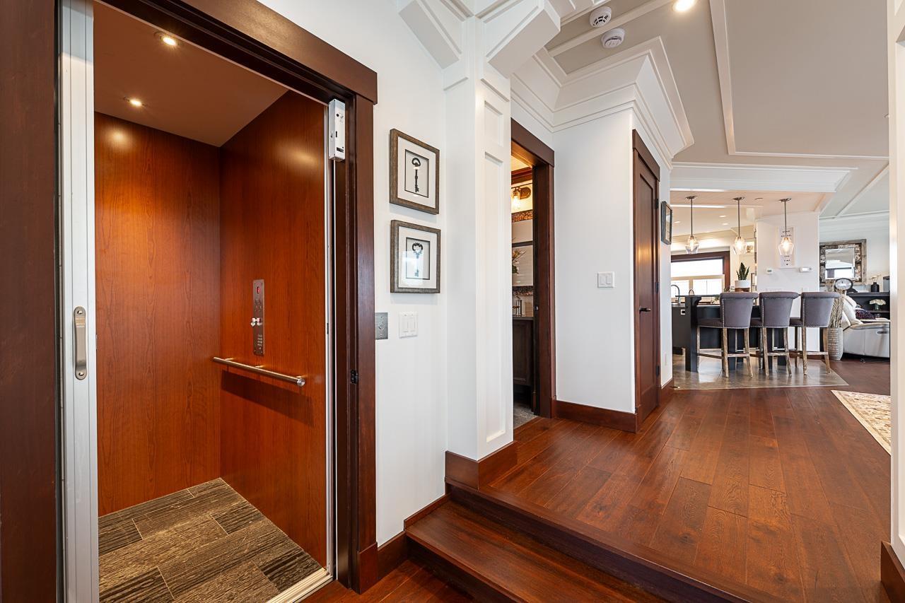 1117 PARKER STREET, White Rock