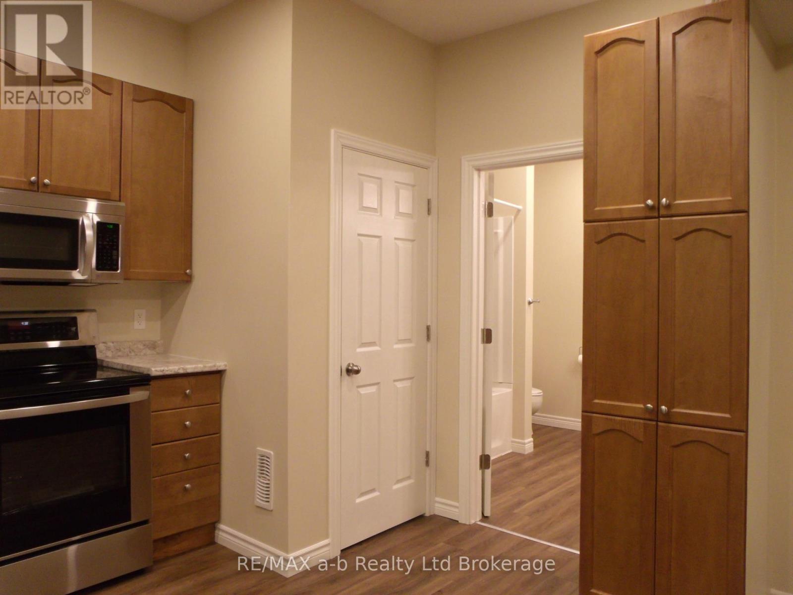 5 - 350 DUNDAS STREET, Woodstock (Woodstock - North) — photo 2