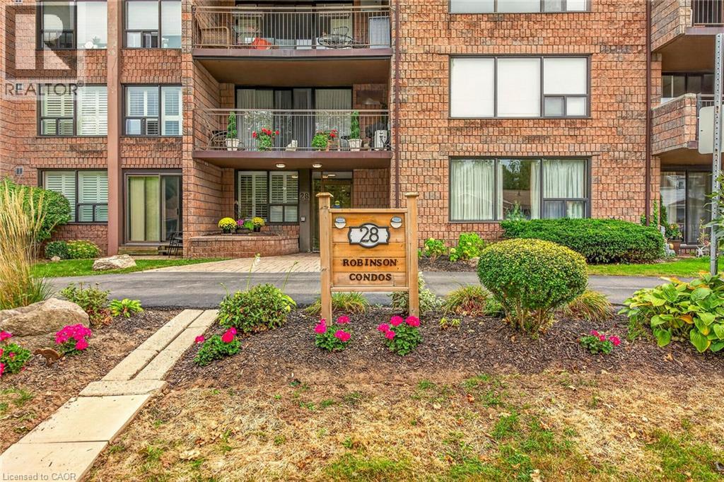28 Robinson Street North — photo 4