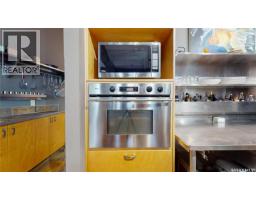 Family room - 1 Pompano Bay, Pilot Butte, SK S4L1B7 Photo 8