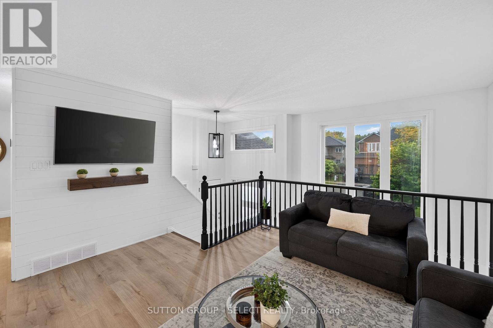 1801 SEYMOUR CRESCENT - Image 4
