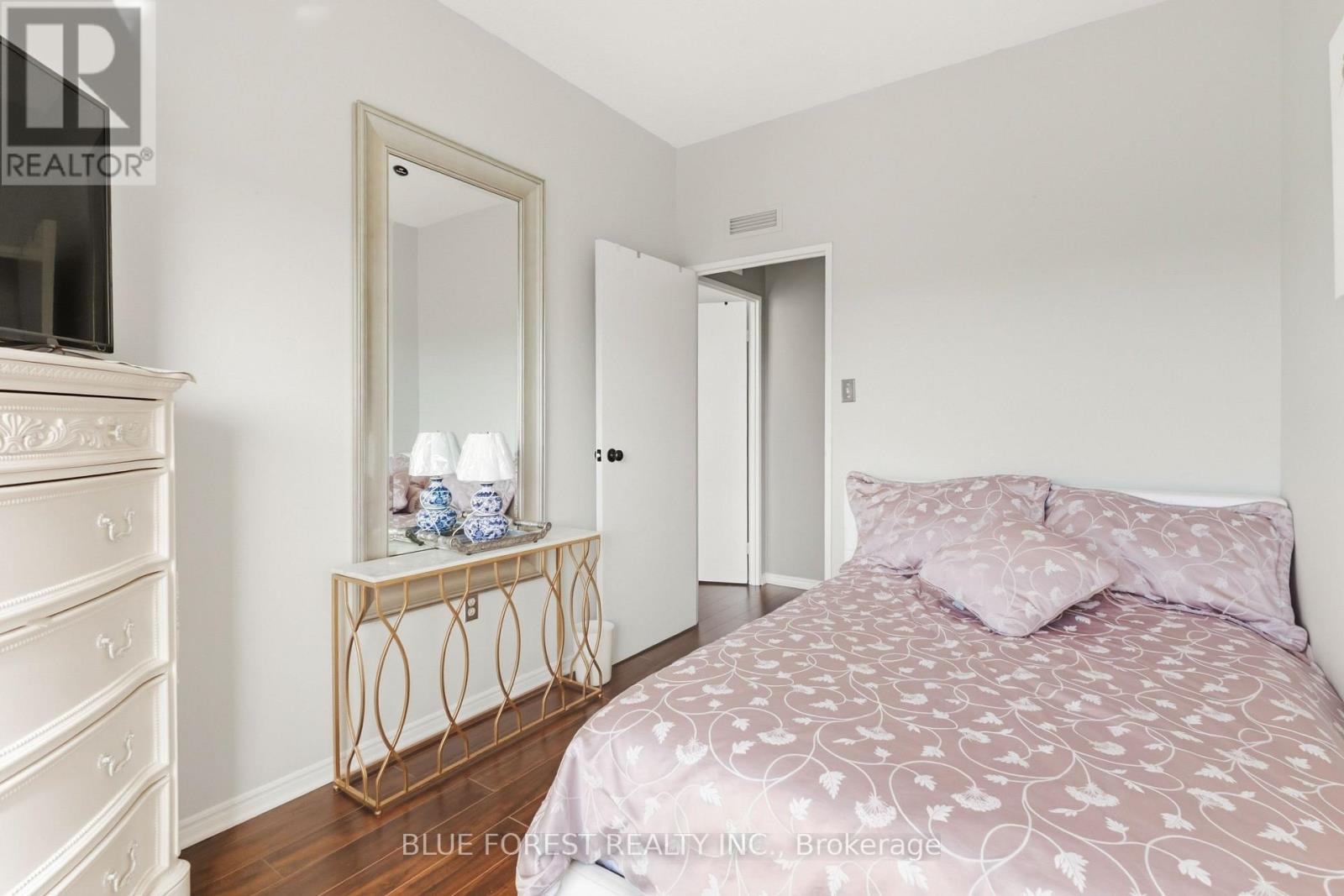 #715 521 RIVERSIDE DRIVE - Image 17