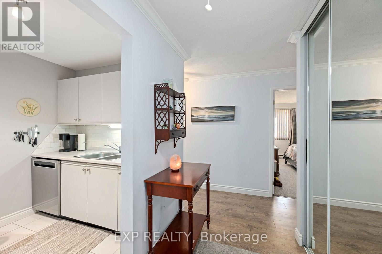 112 - 735 DEVERON CRESCENT, London South (South T) — photo 3