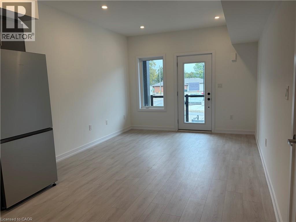 42 Lowes Road West — photo 8
