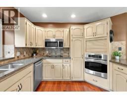 21 Mt Robson Close SE - photo 12