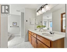 21 Mt Robson Close SE - photo 23