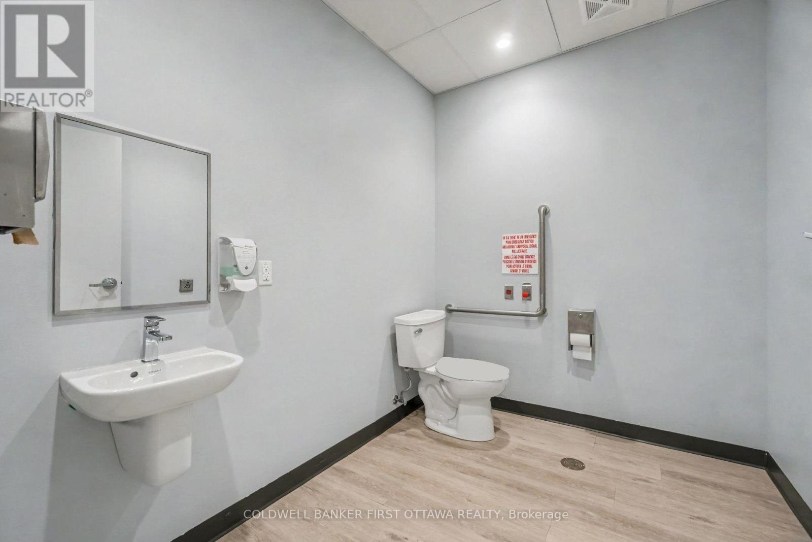 Wheel chair accessible washroom
