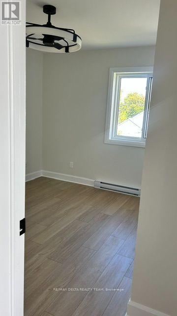 2594 Laurier Street — photo 17