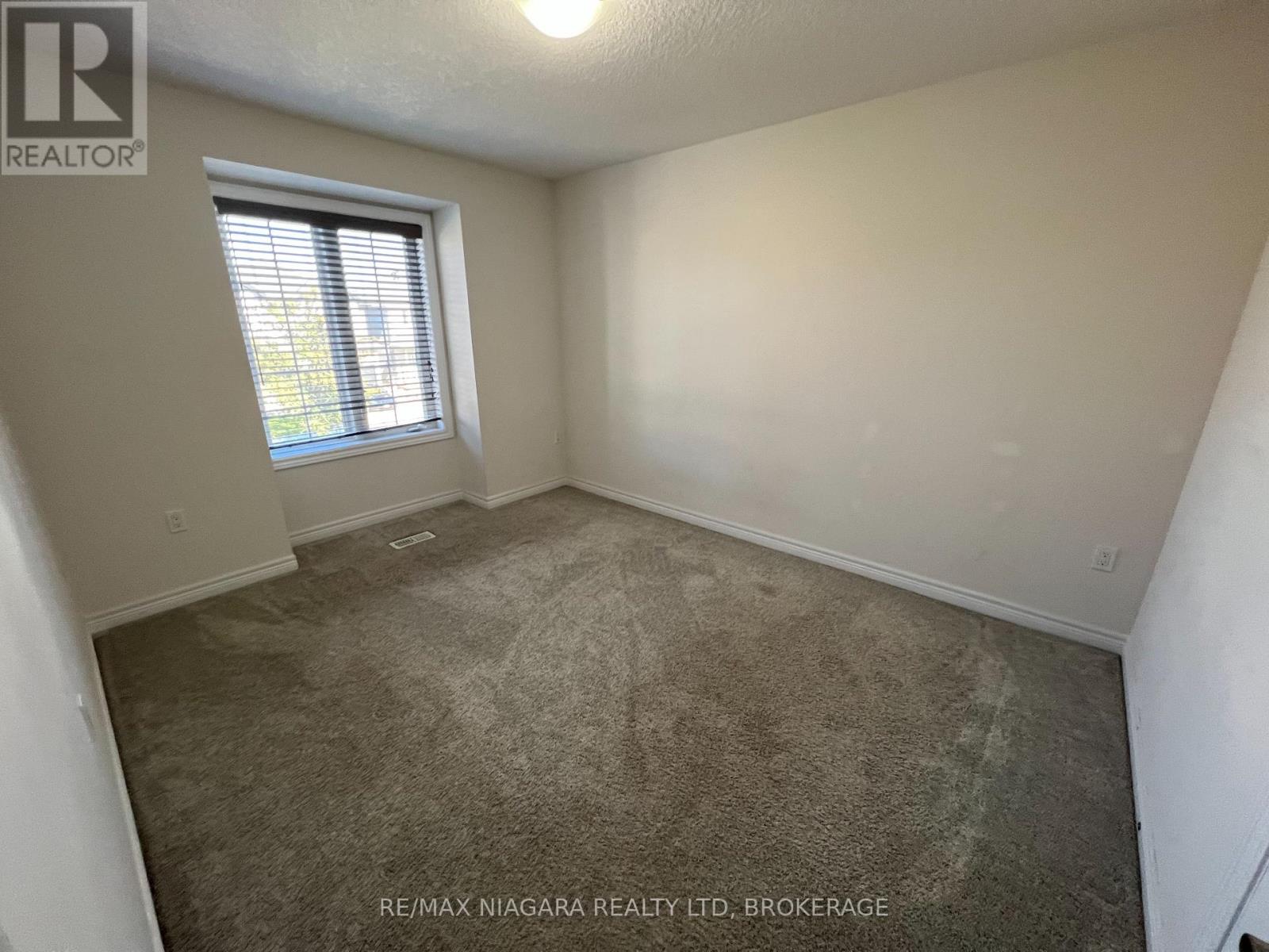 23 FAIRGROUNDS DRIVE - 32