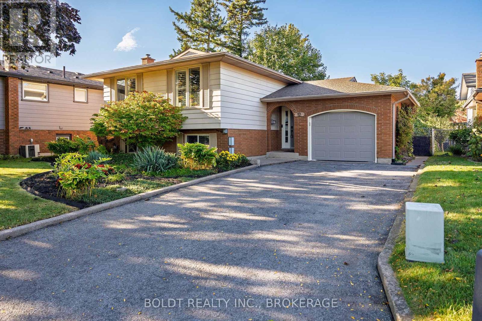 12 BAYSHORE CRESCENT - 2