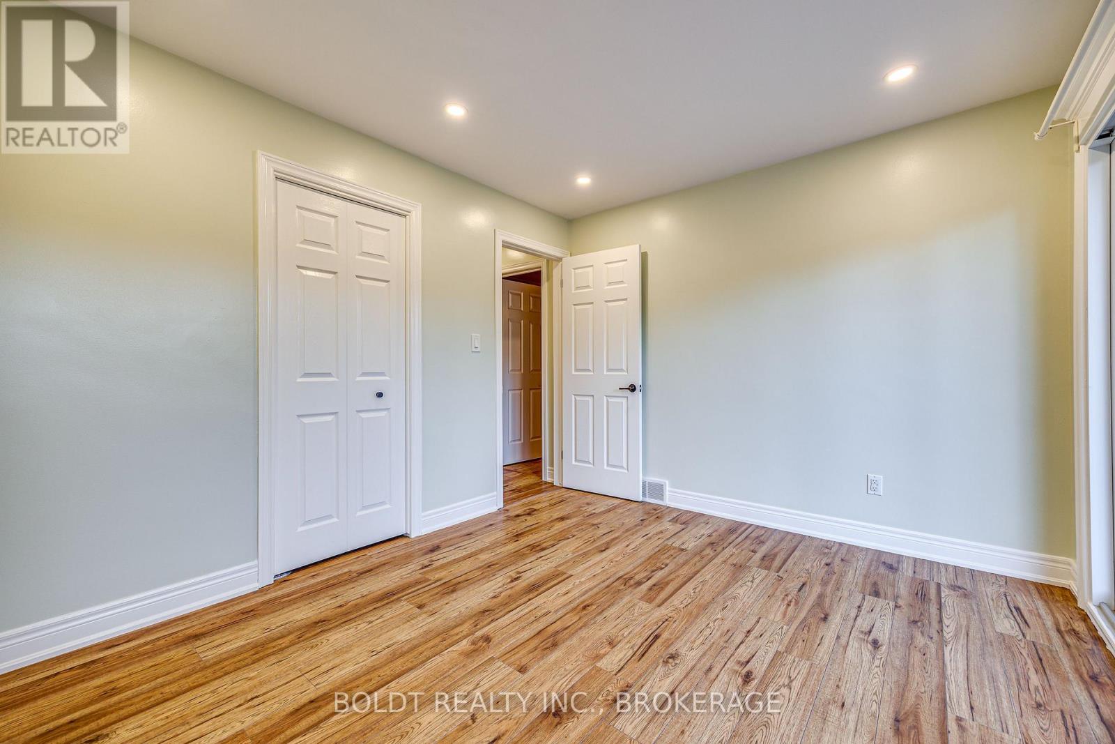 12 BAYSHORE CRESCENT - 22