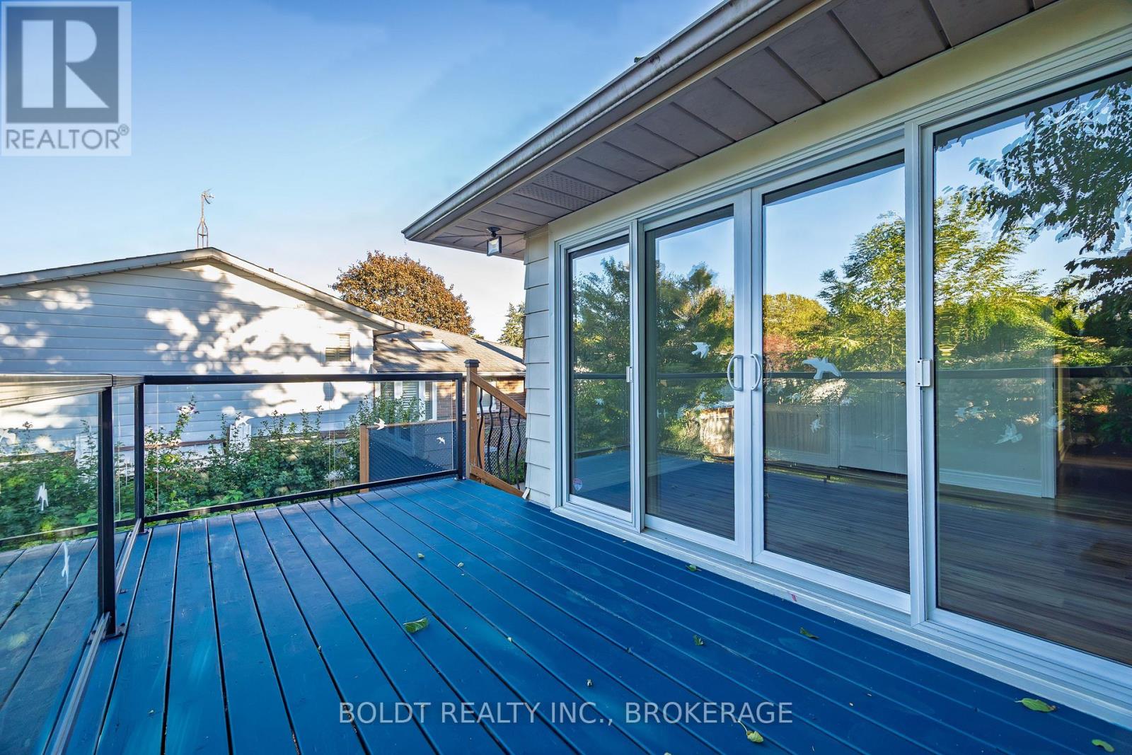 12 BAYSHORE CRESCENT - 24