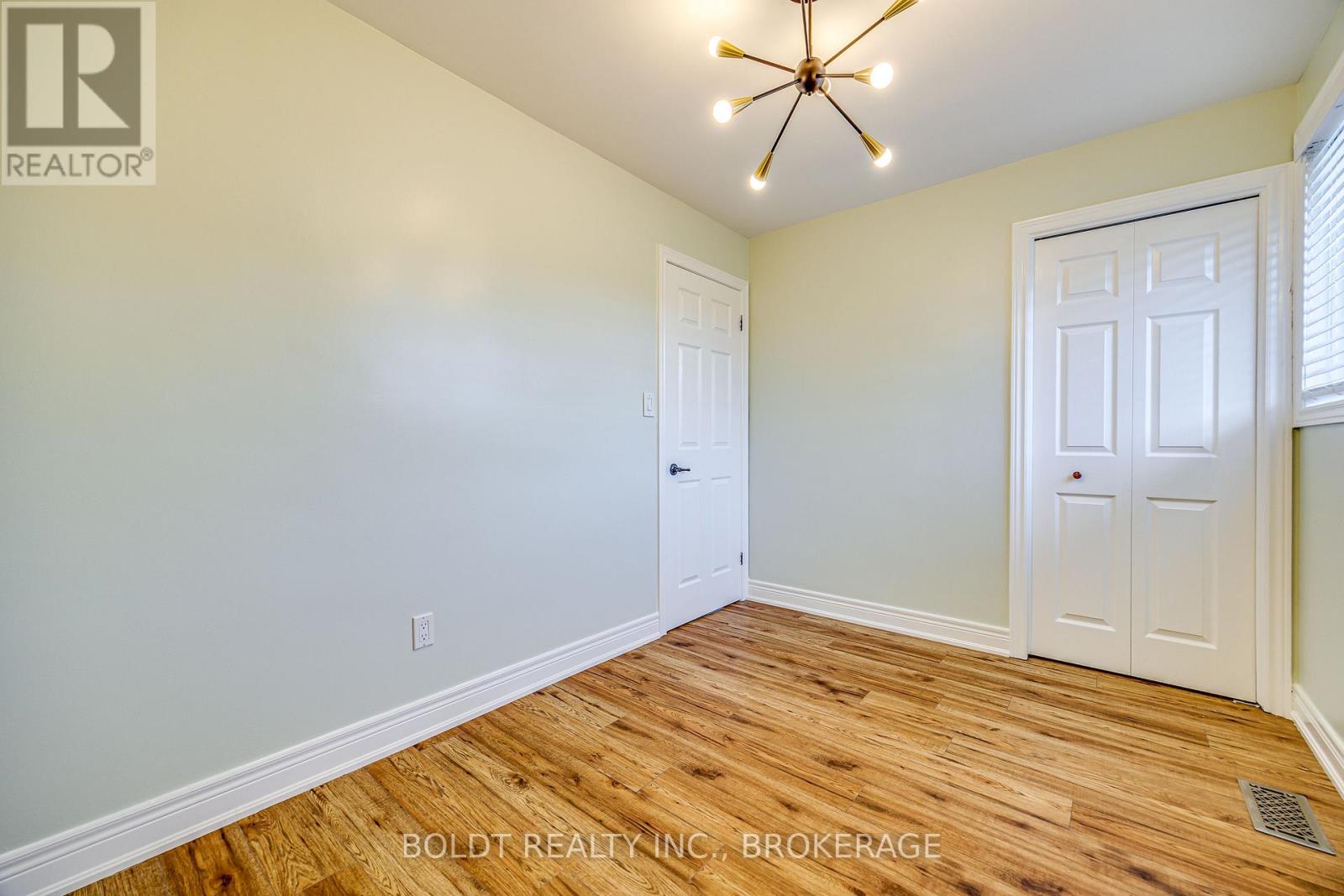 12 BAYSHORE CRESCENT - Image 27