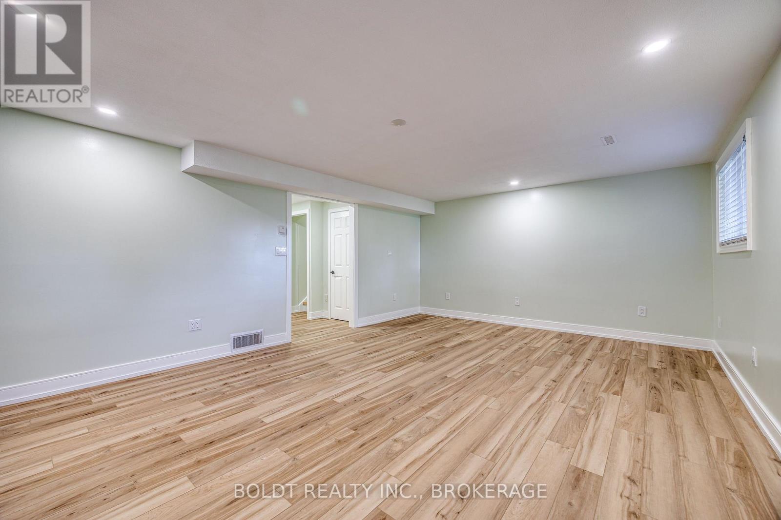 12 BAYSHORE CRESCENT - Image 30