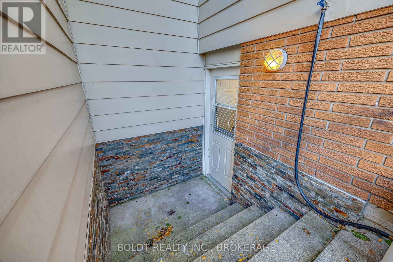 12 BAYSHORE CRESCENT - 39