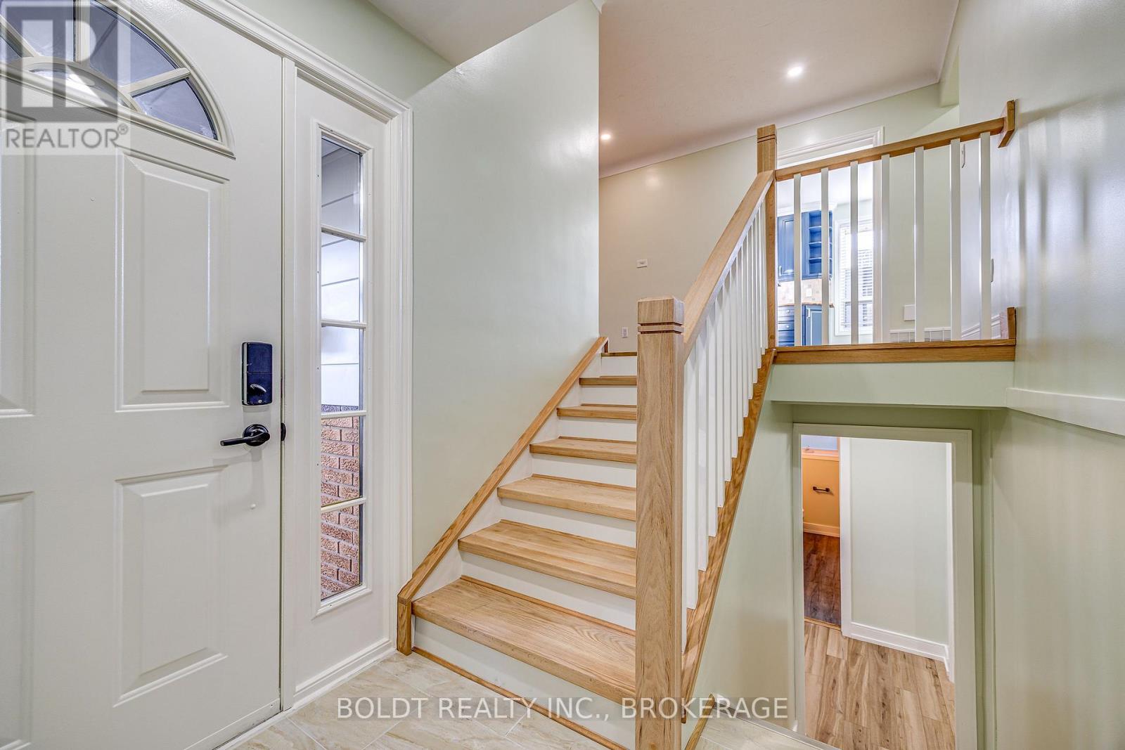12 BAYSHORE CRESCENT - 8