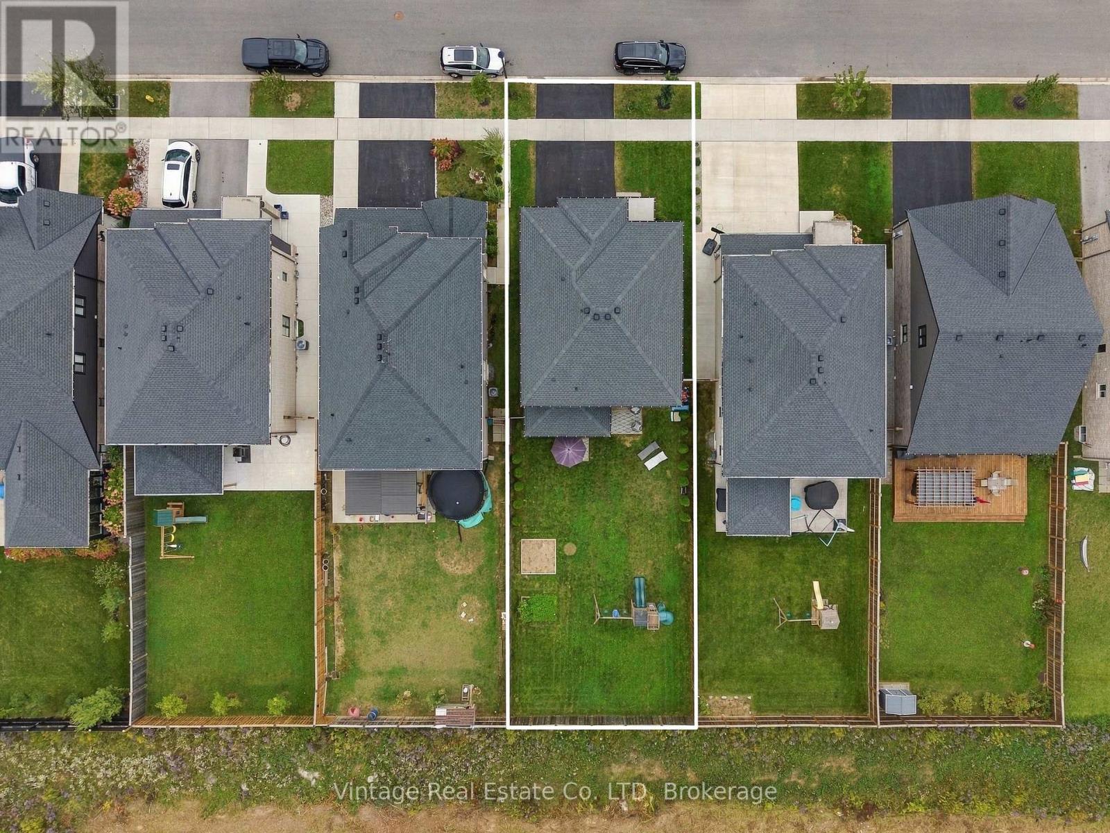 136 SUSAN DRIVE - Image 22