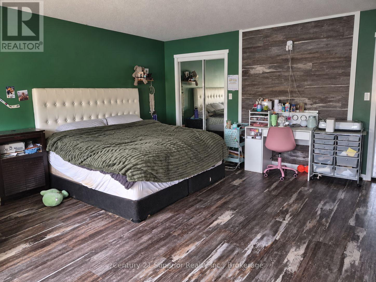 500 PEARY STREET W - Image 32