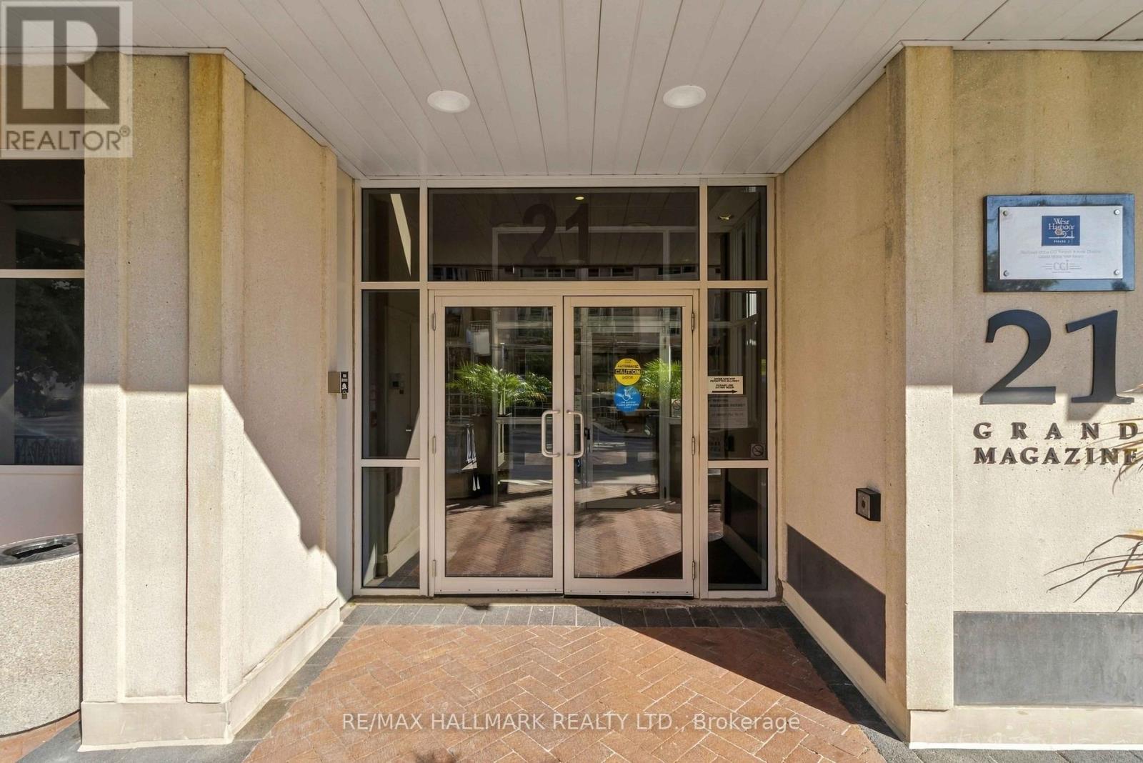 2009- 21 Grand Magazine Street, Toronto, ON photo 3
