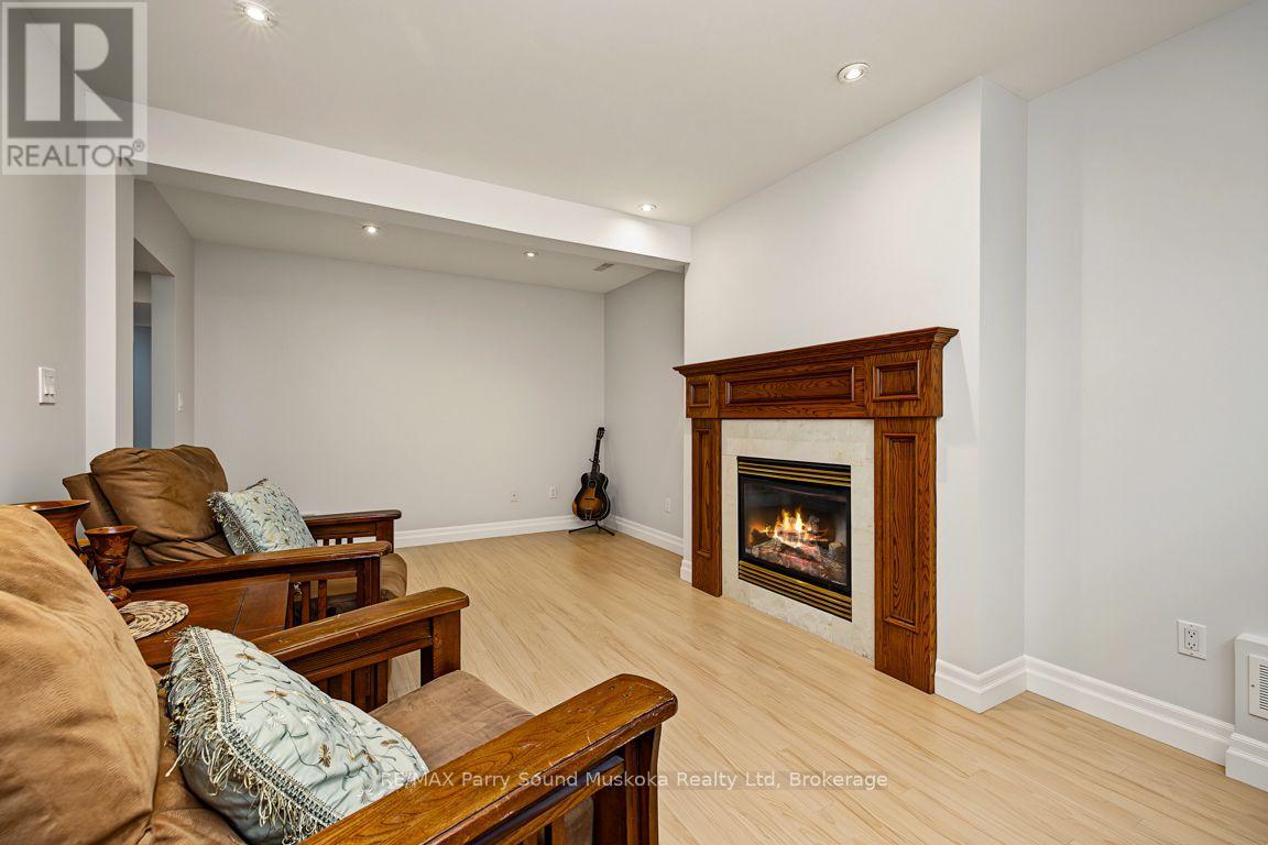 8 ANSLEY STREET - 32