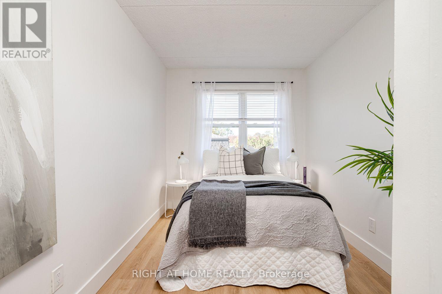 #207 580 MARY STREET E - 24