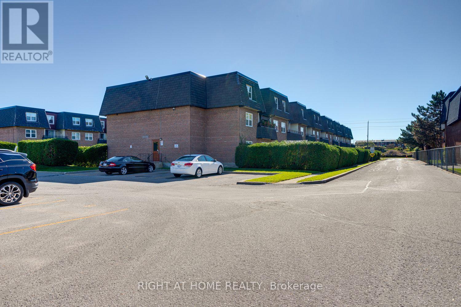 207- 580 Mary Street East, Whitby, ON photo 28