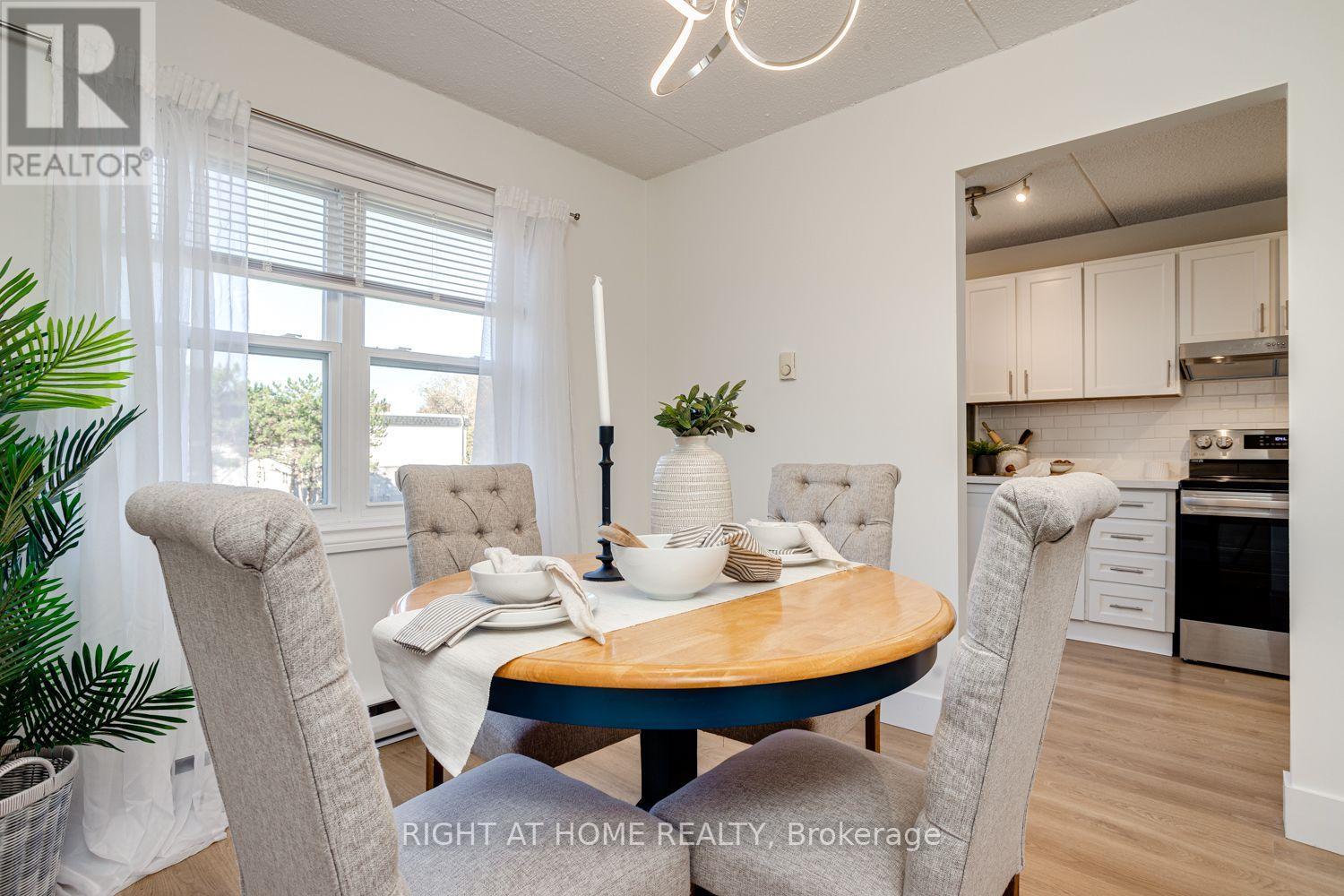 207- 580 Mary Street East, Whitby, ON photo 7