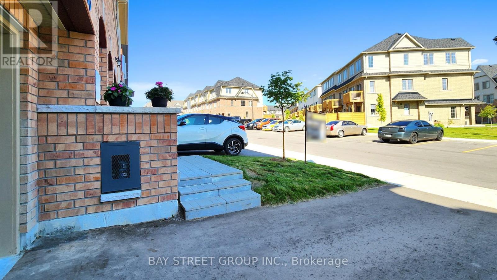 2695 Magdalen Path, Oshawa, ON photo 2