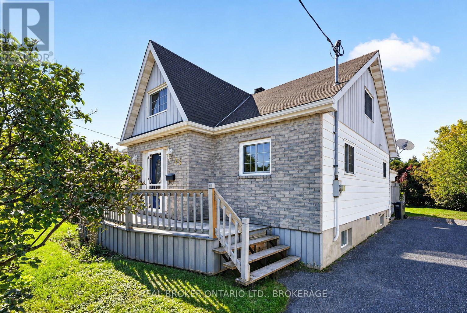 25 DUNBAR AVENUE, Cornwall