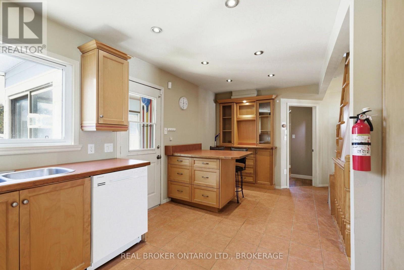 25 DUNBAR AVENUE - 11