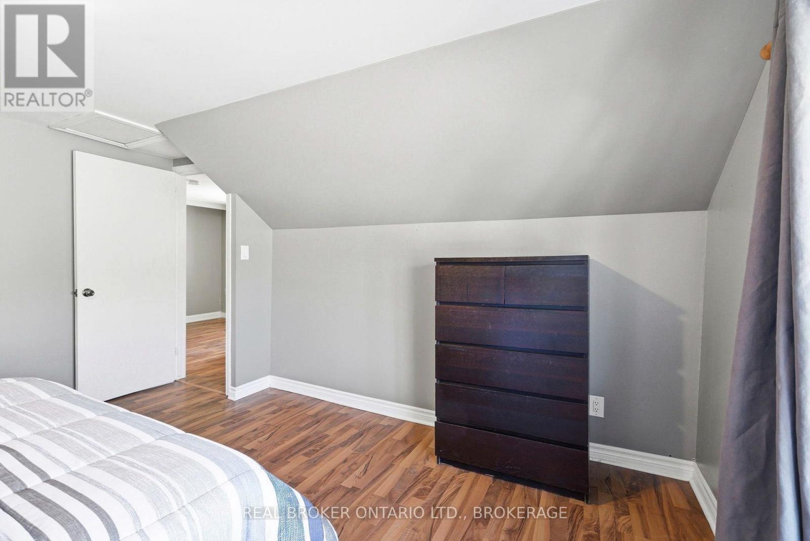 25 DUNBAR AVENUE - 26
