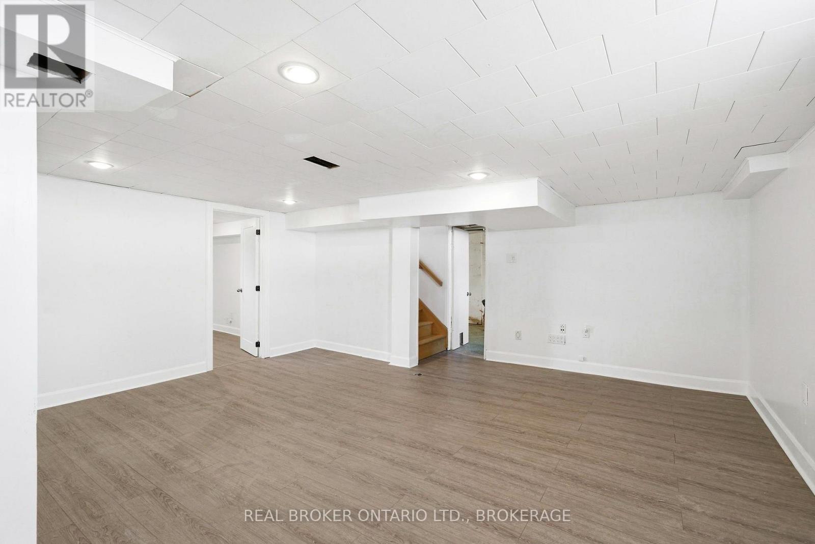 25 DUNBAR AVENUE - 28