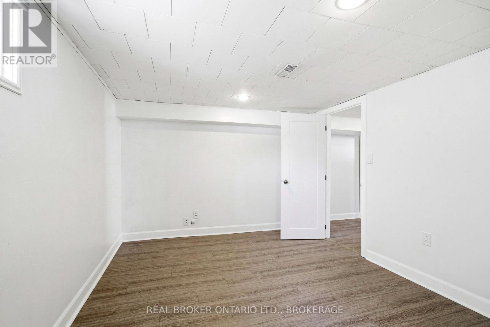 25 DUNBAR AVENUE - Image 31