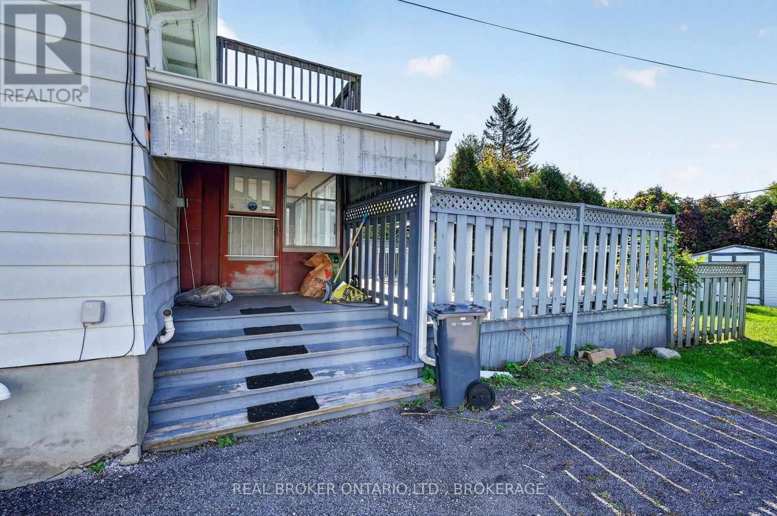 25 DUNBAR AVENUE - 32