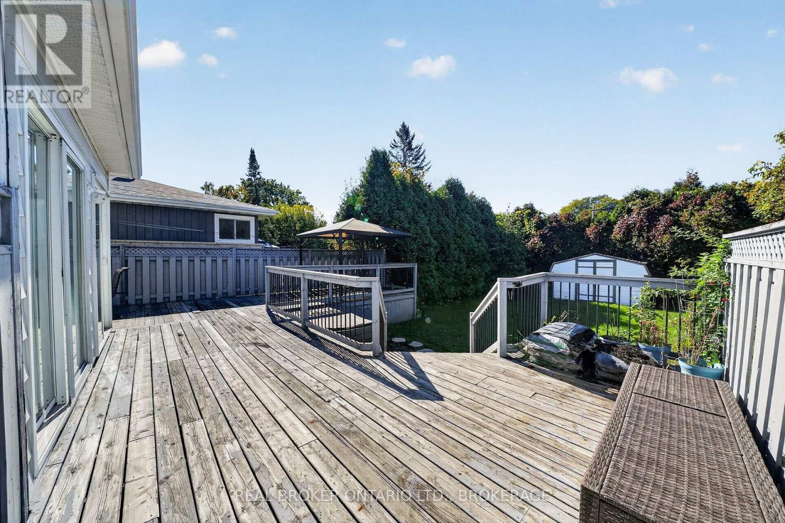 25 DUNBAR AVENUE - 36