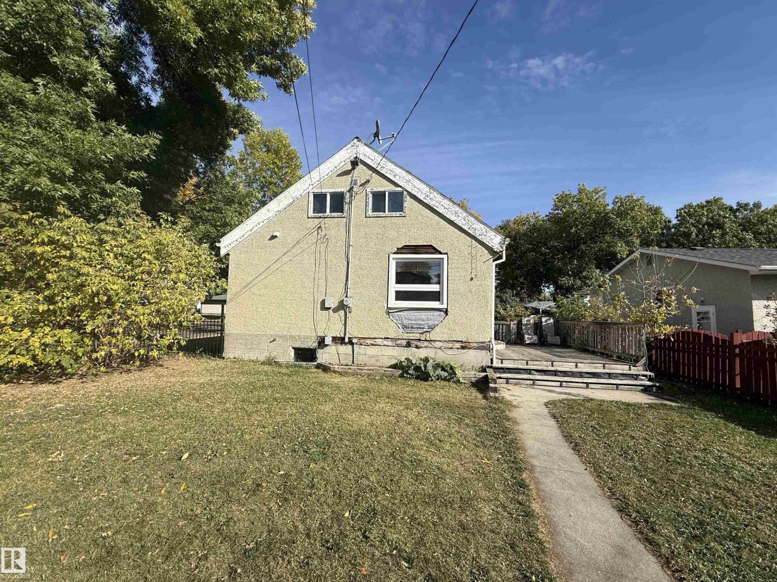 11942 37 ST NW - 1