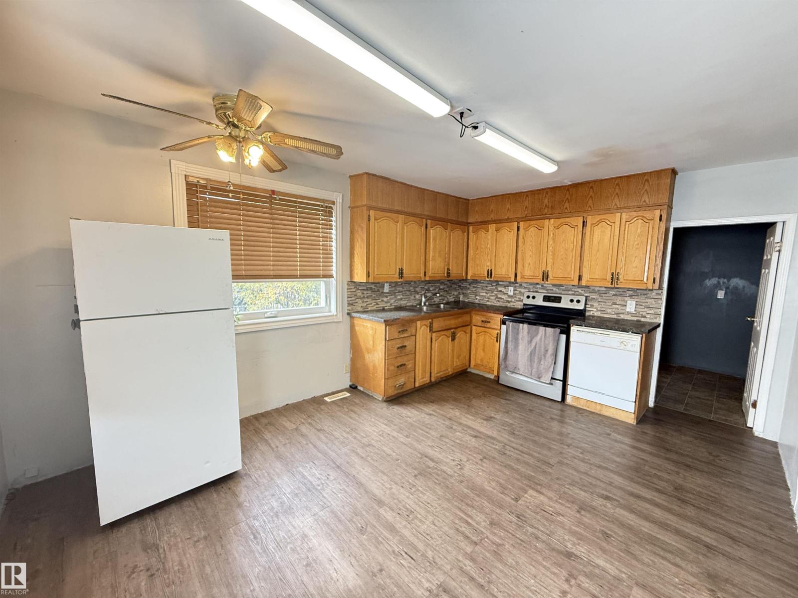 11942 37 ST NW - 17
