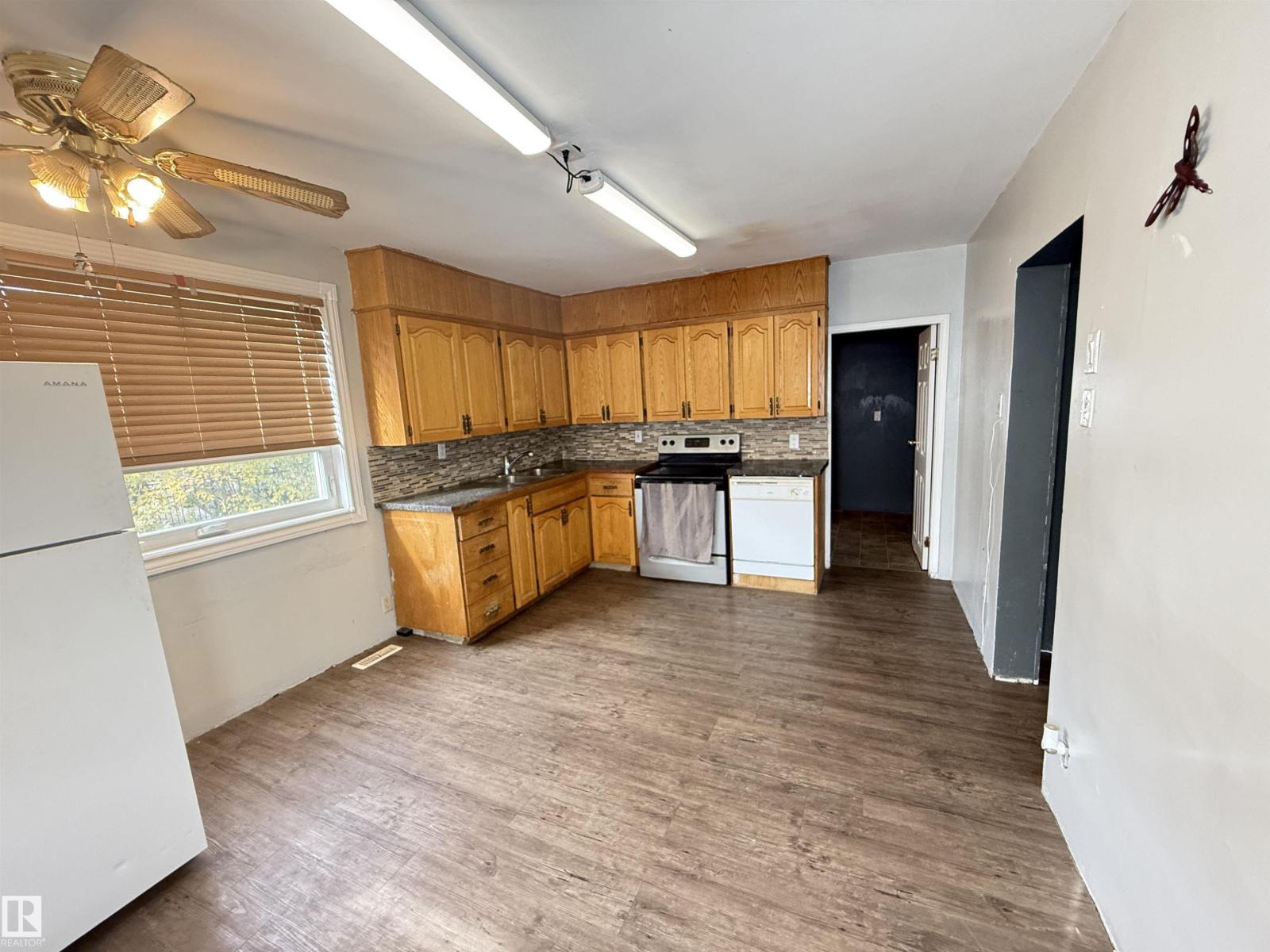 11942 37 ST NW - 18
