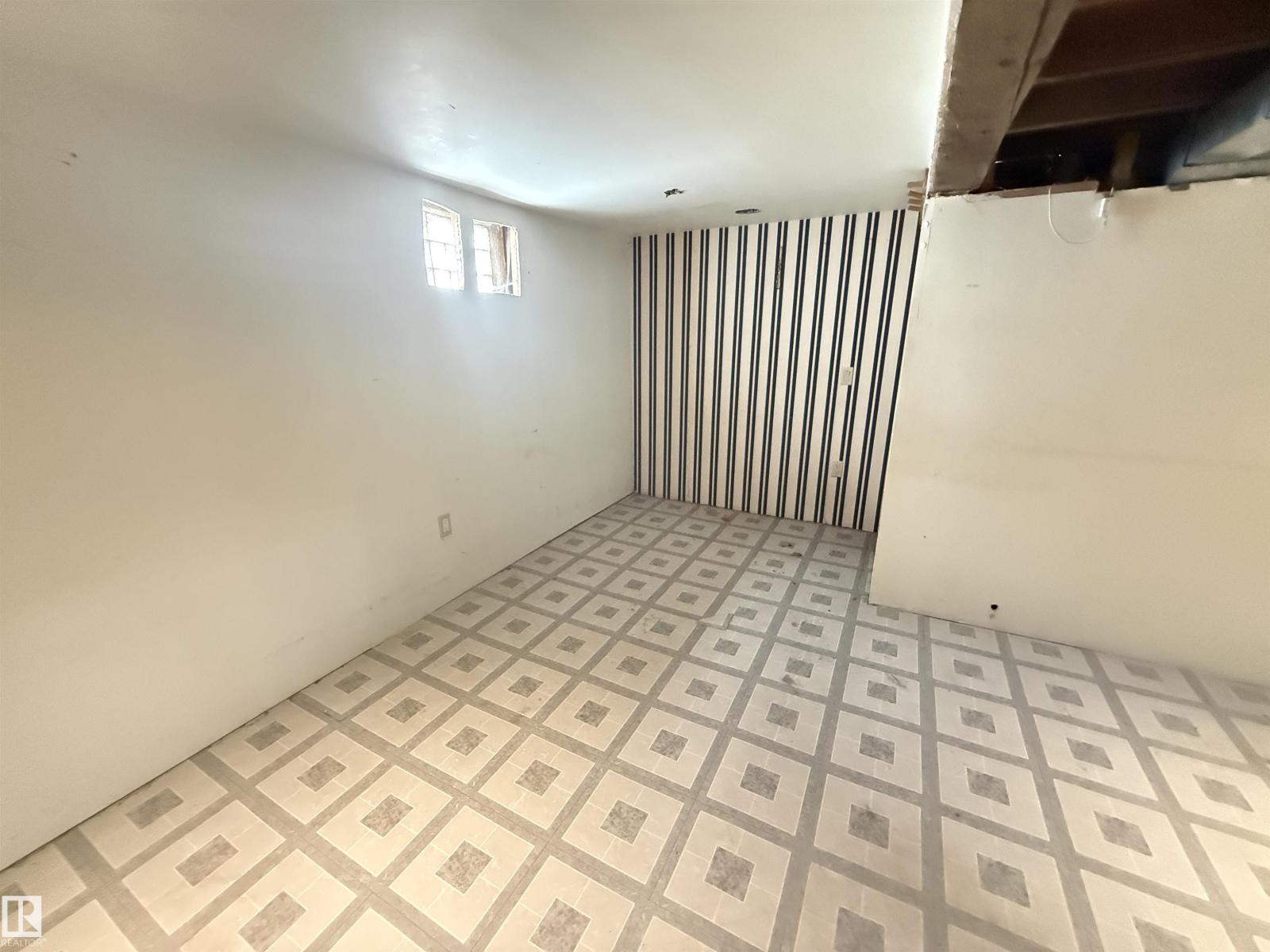 11942 37 ST NW - 25