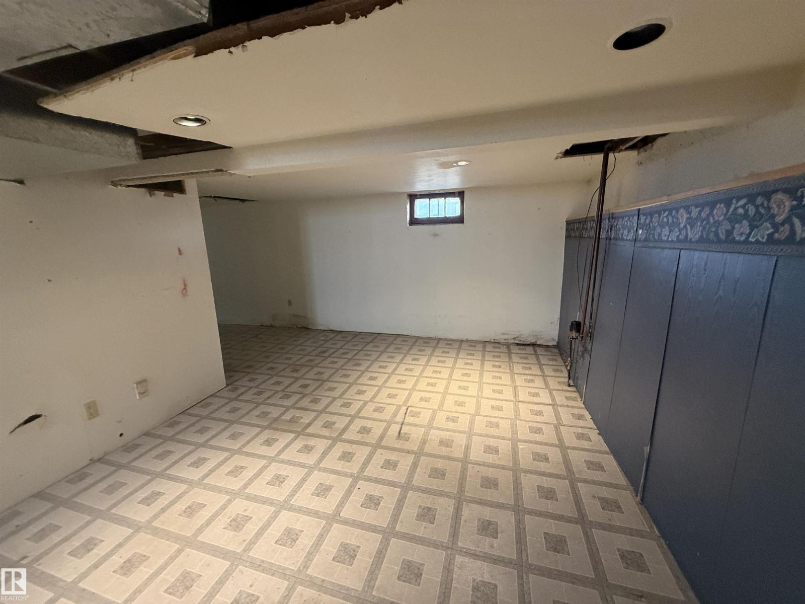 11942 37 ST NW - 26