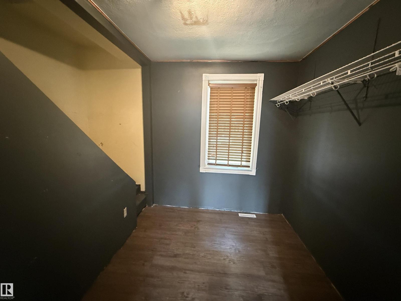 11942 37 ST NW - 39