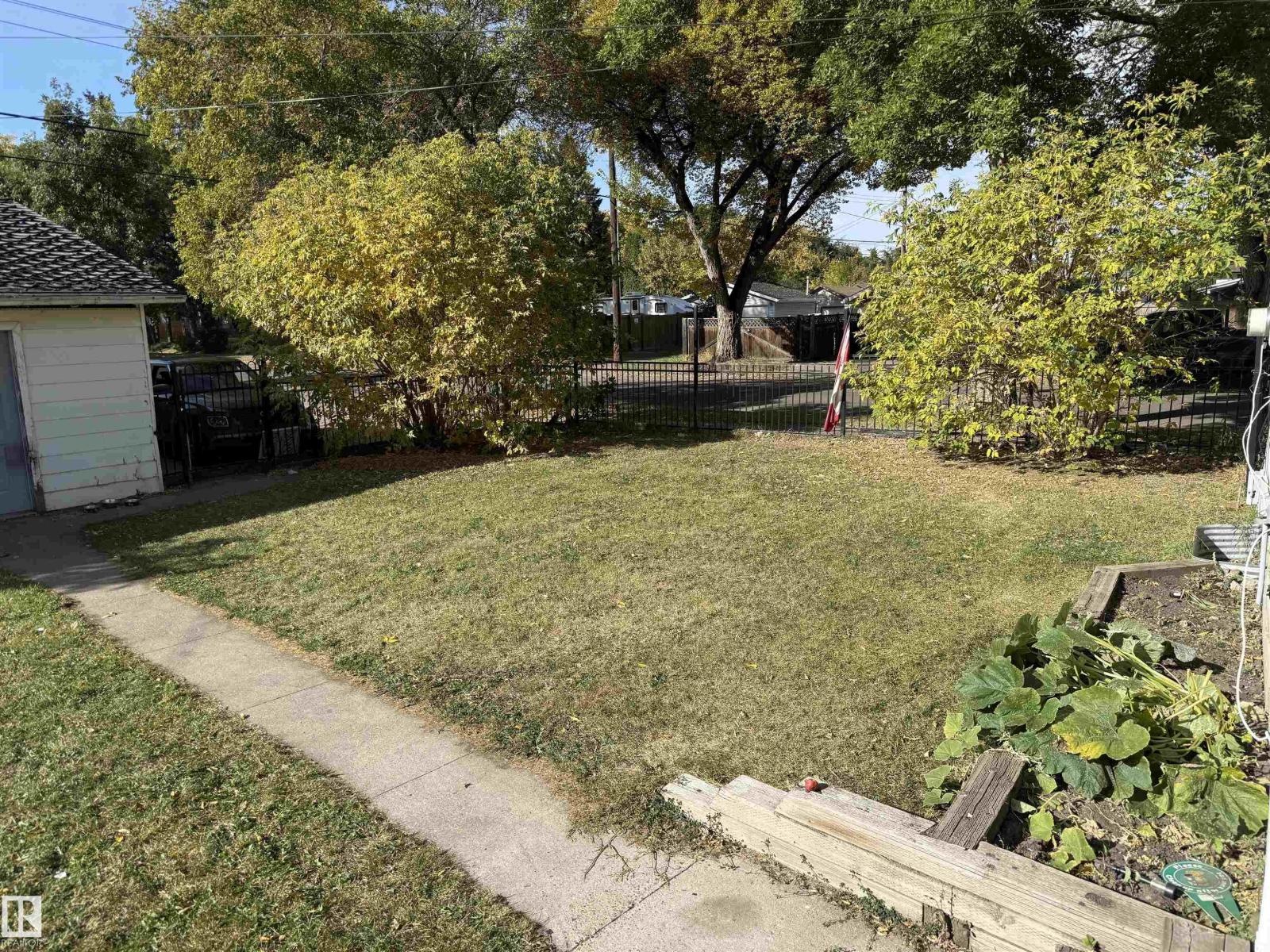 11942 37 ST NW - 44