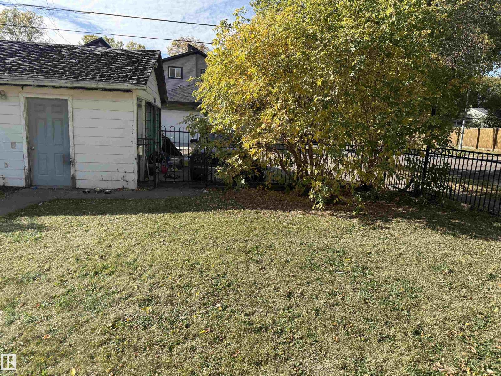 11942 37 ST NW - 45