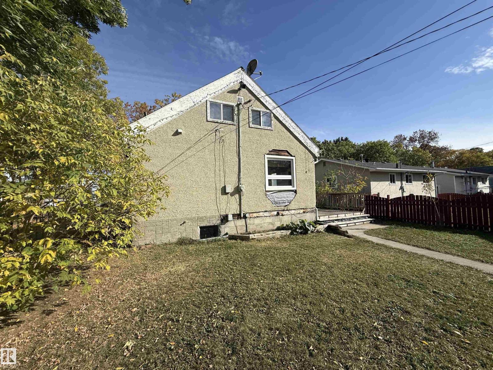 11942 37 ST NW - 48