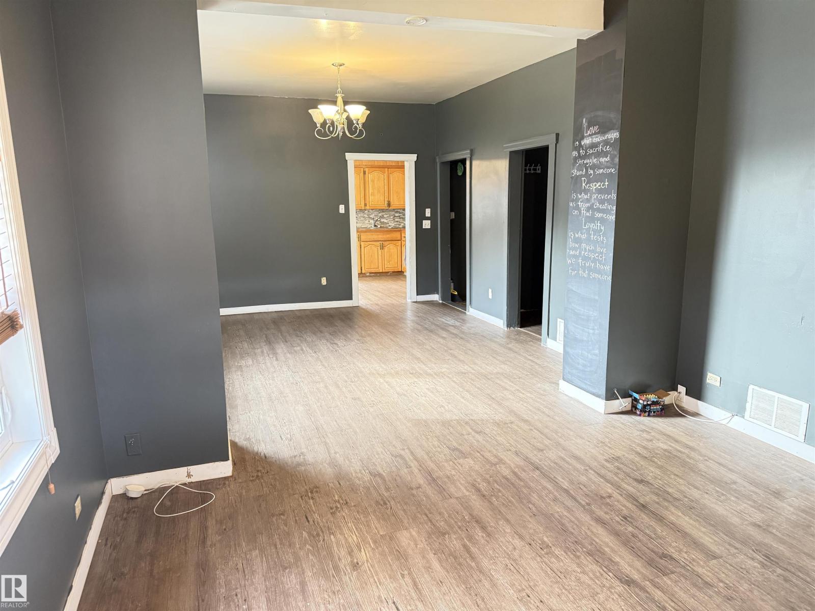 11942 37 ST NW - 7